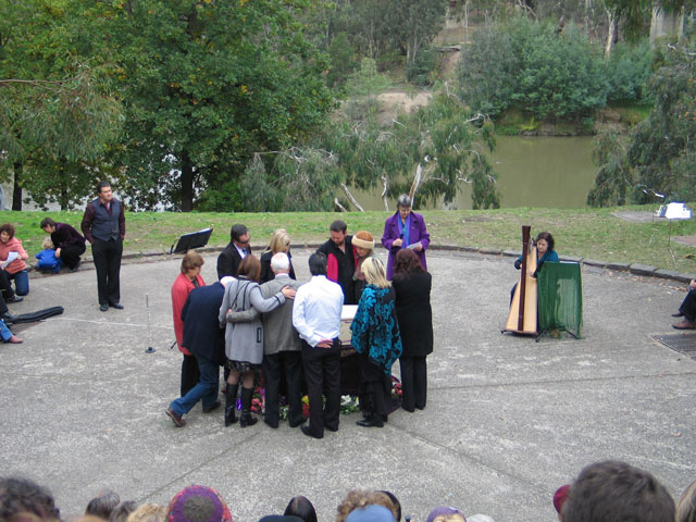 the family says final goodbyes, harpist plays Ce