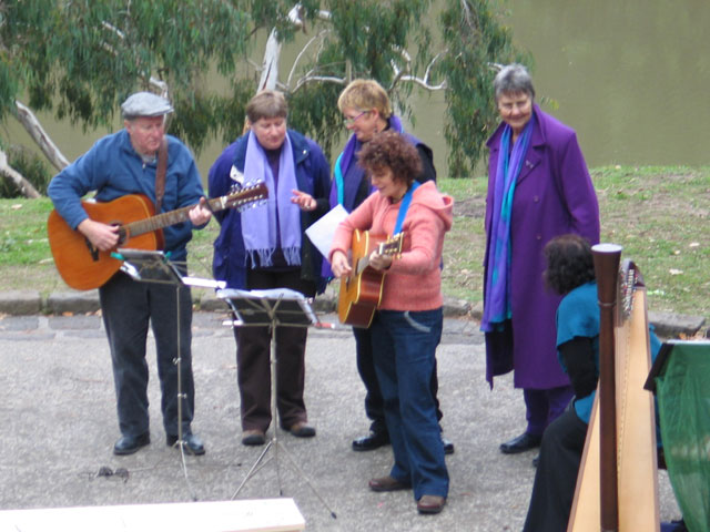 2 guitars, 2 Executors and Coralie closeup
